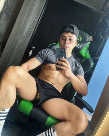 OnlyFans cuenta yobi2324 header 2