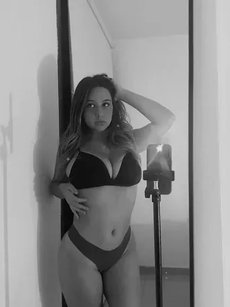 OnlyFans cuenta oliviaharty header 2