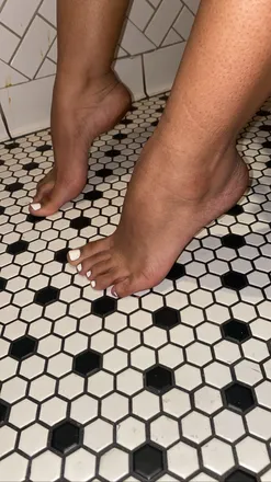 OnlyFans account  kissmysexytoes header 2