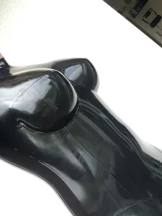 OnlyFans cuenta rubber_creature header 2