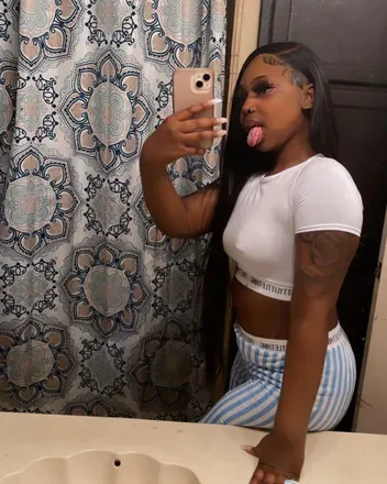 OnlyFans account  diorbitch21 header 2