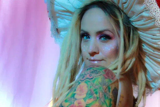 OnlyFans cuenta cosmikgardens header 2
