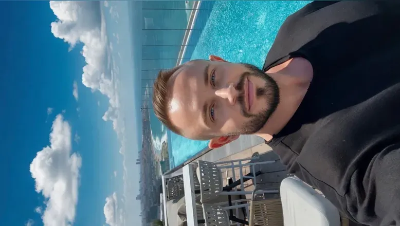 OnlyFans account  elon_essex header 2