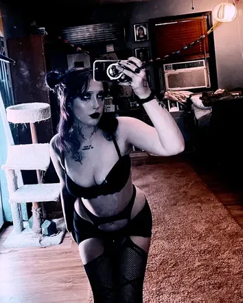 OnlyFans cuenta pentagrandma avatar 1