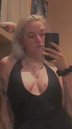 OnlyFans account  b.flora avatar 1
