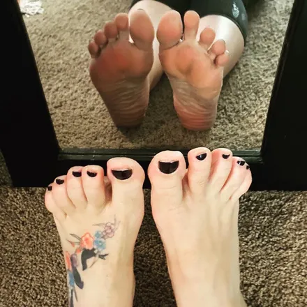 OnlyFans cuenta youlovemyfeettrample header 2