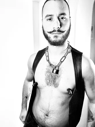 OnlyFans cuenta the_little_hot_husband header 2