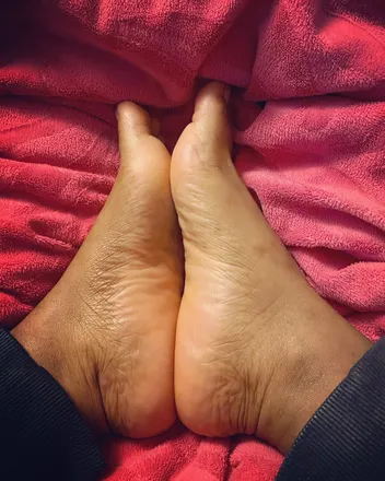 OnlyFans cuenta mapetitfeet header 2