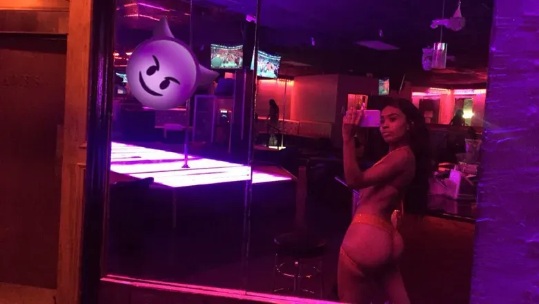 OnlyFans account  yas.mineeeee header 2