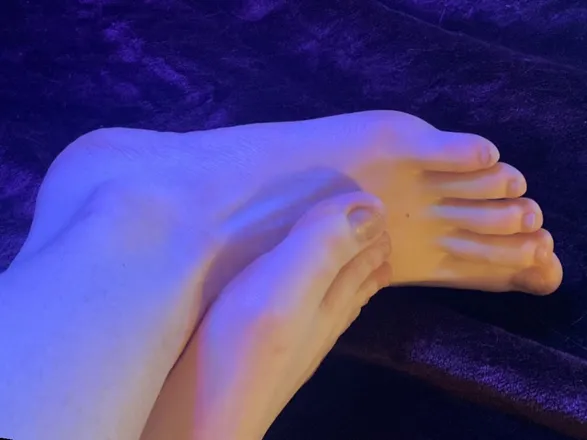 OnlyFans cuenta pinchuwmytoes header 2