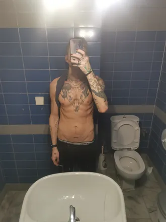 OnlyFans cuenta lathams header 2