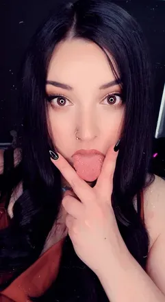 OnlyFans account  raellynxxx avatar 1