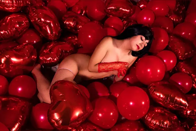 OnlyFans cuenta less_moonriver header 2