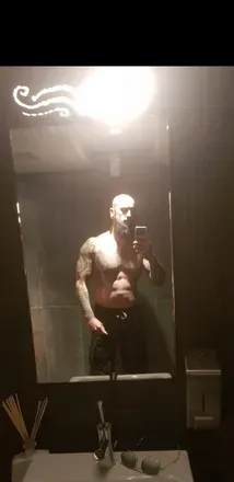 OnlyFans cuenta thenakedvikinguk header 2