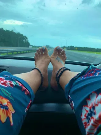 OnlyFans cuenta sunshineonlyfeet header 2