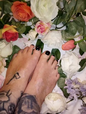 OnlyFans cuenta girlyf33t header 2