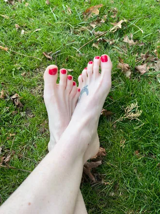 OnlyFans cuenta littleredtoetruck header 2