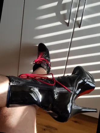 OnlyFans cuenta swiss_rubbertoy header 2