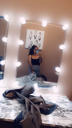 OnlyFans cuenta shethinkshethicj header 2