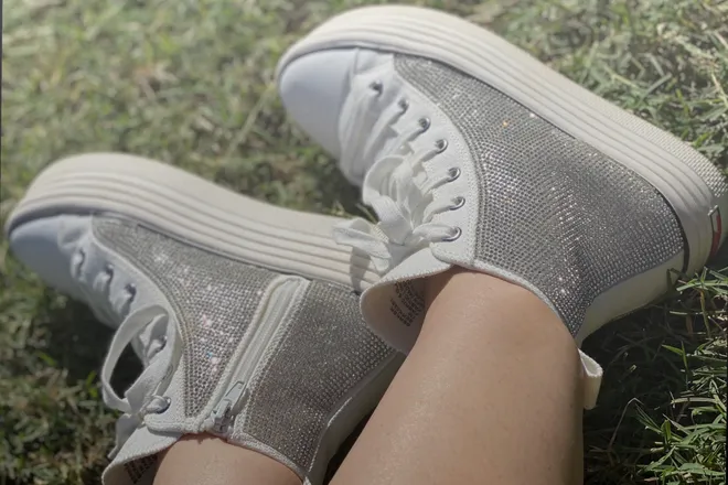OnlyFans cuenta missfootietwoshoes header 2