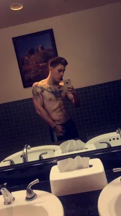 OnlyFans cuenta somebodysayshots avatar 1