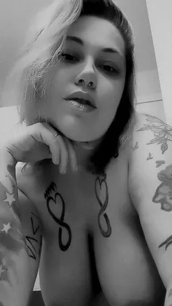 OnlyFans cuenta jenigroganellis header 2
