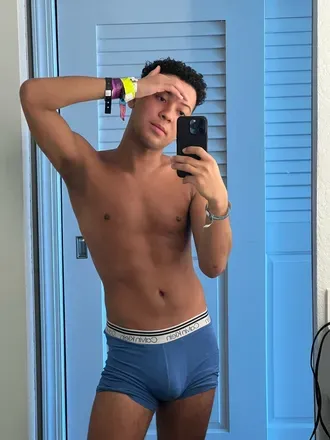 OnlyFans account  imaristuart avatar 1