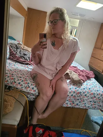OnlyFans account  babyygirlcarlii94 header 2