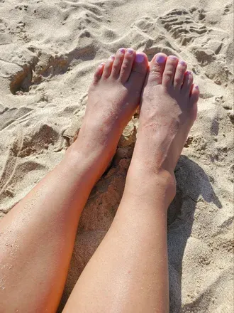 OnlyFans account  prettyprettyfeets avatar 1
