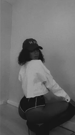 OnlyFans cuenta yungbaddi3 header 2
