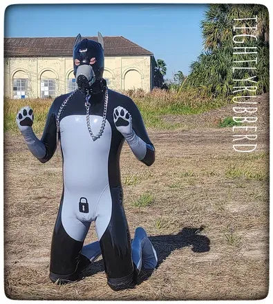 OnlyFans cuenta tightlyrubberd avatar 1