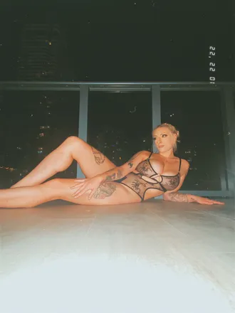OnlyFans cuenta bunnievenus header 2