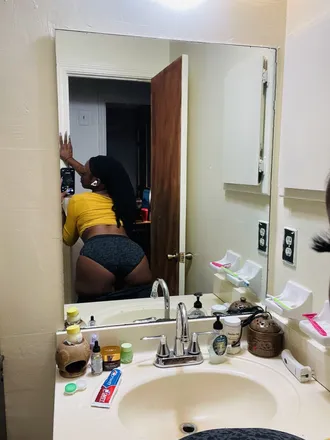 OnlyFans cuenta femalee header 2