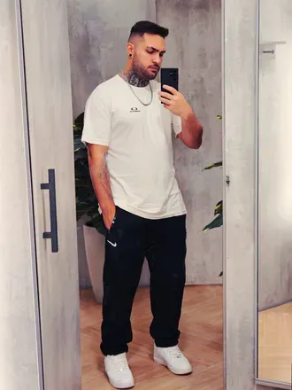 OnlyFans account  iamknot avatar 1
