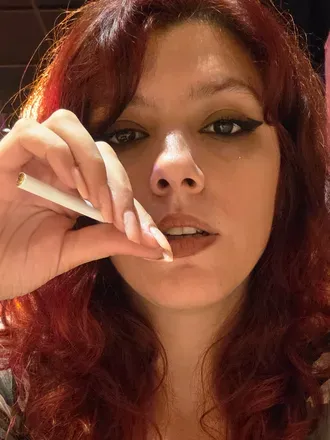 OnlyFans cuenta larasmokingboudoir avatar 1
