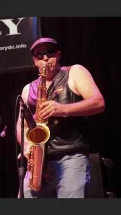 OnlyFans cuenta naughtysaxman header 2