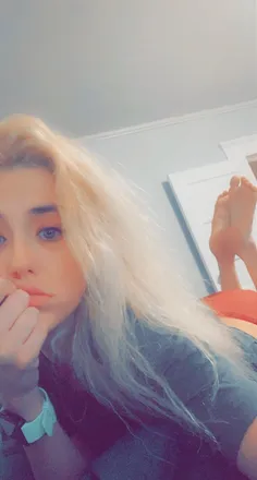 OnlyFans cuenta freekinziewhitney header 2