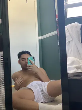 OnlyFans cuenta goldenboi99 avatar 1