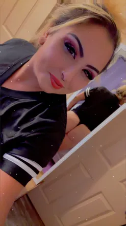 OnlyFans account  queenunique27 header 2