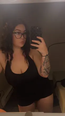 OnlyFans account  literallyloe avatar 1