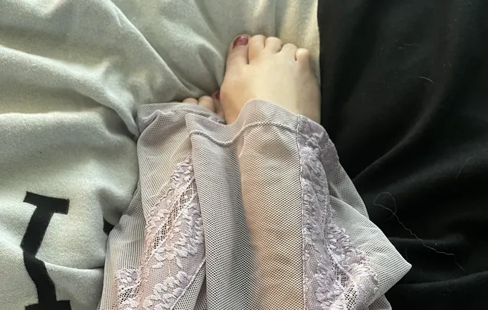 OnlyFans account  feetbetweenthesheets header 2