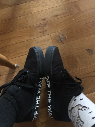 OnlyFans account  bees_feets header 2