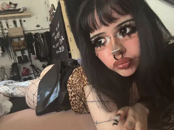 OnlyFans cuenta emowithoutemo header 2