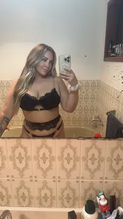 OnlyFans cuenta goldfishonly header 2