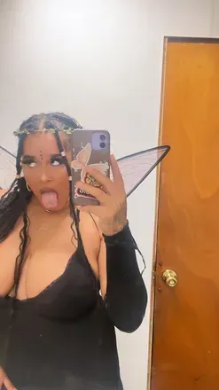 OnlyFans cuenta bloommbitchh header 2