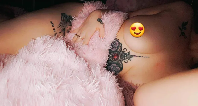 OnlyFans cuenta inkedstonerchick header 2