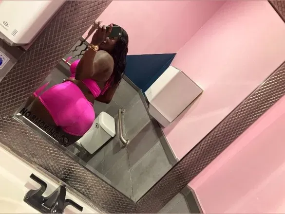 OnlyFans account  sstarlight avatar 1