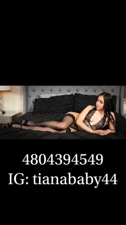 OnlyFans cuenta therealtiana header 2