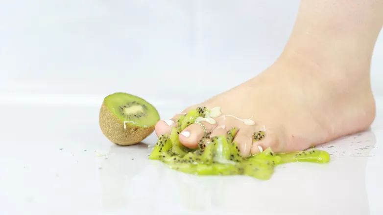 OnlyFans cuenta fruityfeetfans header 2
