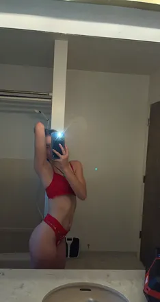 OnlyFans cuenta kylie-j header 2